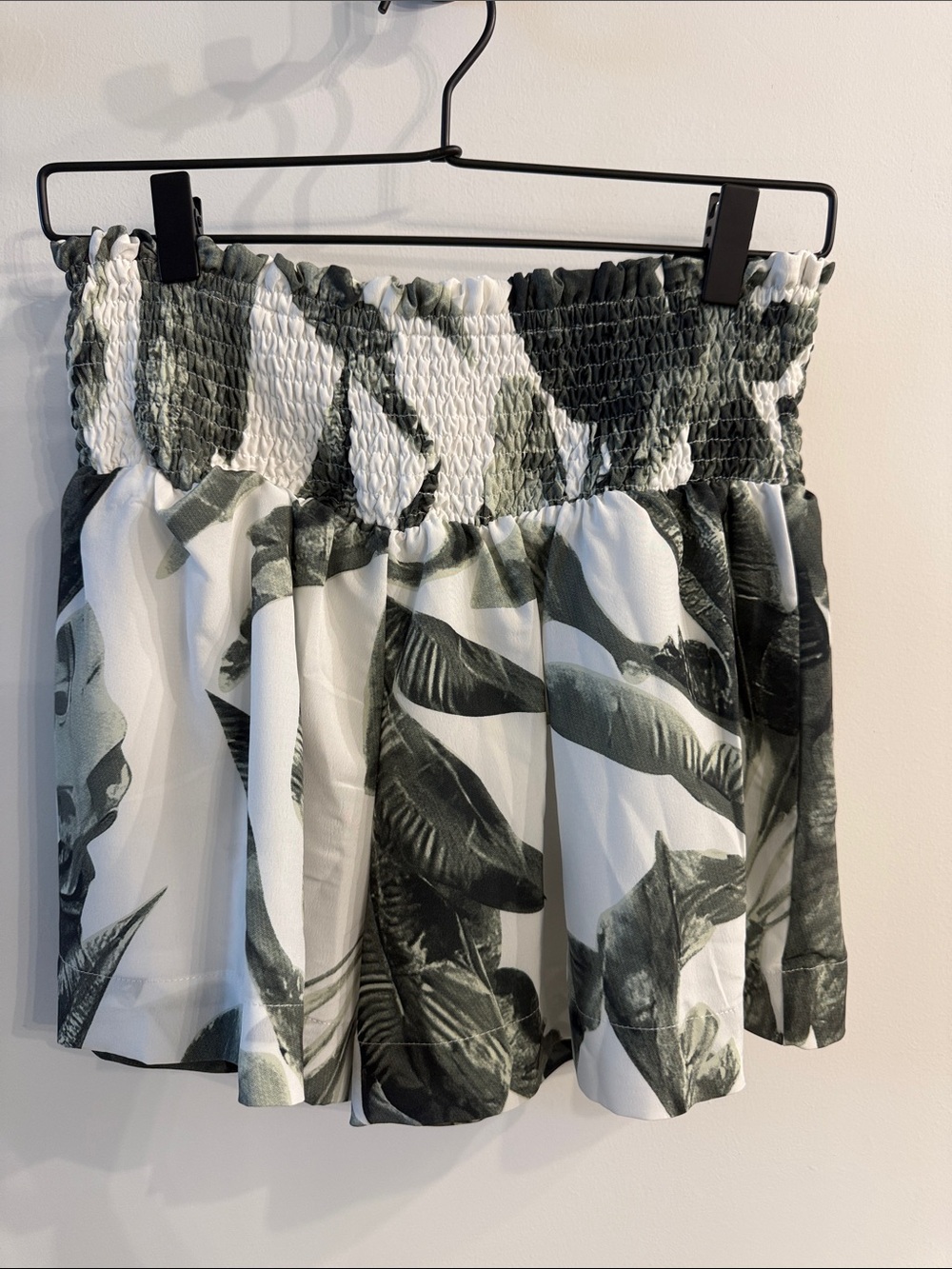 TCEC Smocked Leaf high waisted shorts - White & Green